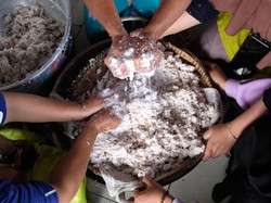 Pel Lantai Pakai Ampas Kelapa, Fungsi dan Caranya