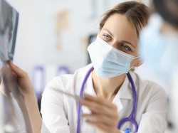 Mengenal Pneumonia, Samakah dengan Paru-paru Basah?