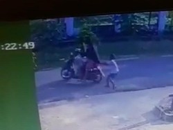 Keji! Jambret HP Sasar Anak di Kangean Terekam CCTV