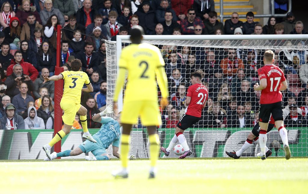 Soccer Football - Premier League - Southampton v Chelsea - St Mary's Stadium, Southampton, Britain - April 9, 2022 Chelsea's N'Golo Kante in action with Southampton's Tino Livramento REUTERS/Peter Nicholls EDITORIAL USE ONLY. No use with unauthorized audio, video, data, fixture lists, club/league logos or 'live' services. Online in-match use limited to 75 images, no video emulation. No use in betting, games or single club /league/player publications.  Please contact your account representative for further details.