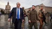 Presiden Ukraina Ajak PM Inggris Jalan-jalan di Pusat Kota Kiev