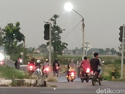 Ratusan Pemotor Berhamburan Kabur Saat Razia Balap Liar Exit Tol Setono