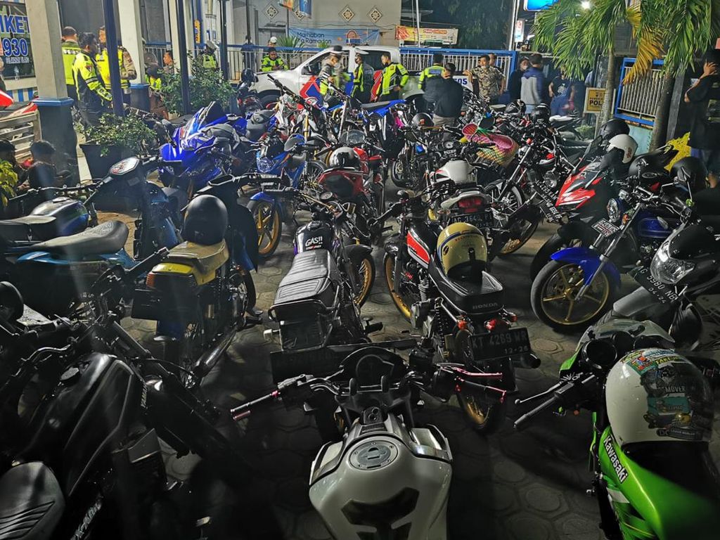 Nekat Balapan Liar di Jalan Utama Jakarta: Aturan Dilanggar, Motor Tak Sesuai Standar
