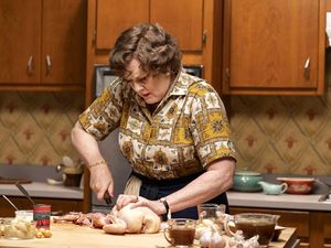 Keistimewaan Sosok Julia Child di Mata Sarah Lancashire Keistimewaan Sosok Julia Child di Mata Sarah Lancashire