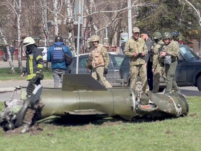Sisa-sisa Roket yang Menghantam Stasiun Kereta di Ukraina, Puluhan Orang Tewas