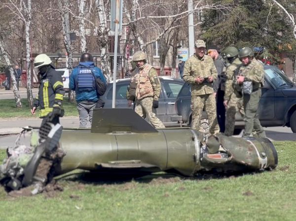 Sisa-sisa Roket yang Menghantam Stasiun Kereta di Ukraina, Puluhan Orang Tewas
