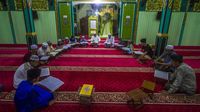 Tadarus Al-Quran di Malam Bulan Ramadan