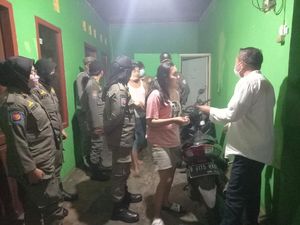 23 Wanita Penghibur di Tangsel Terjaring Razia Satpol PP 23 Wanita Penghibur di Tangsel Terjaring Razia Satpol PP