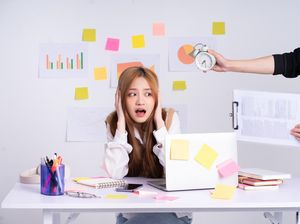 Sibuk Kerja Sampai Lupa Napas? Bisa Banget, Cirinya Sering Sakit Kepala Sibuk Kerja Sampai Lupa Napas? Bisa Banget, Cirinya Sering Sakit Kepala