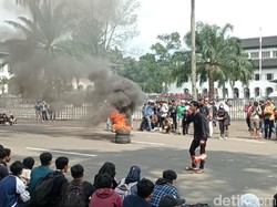 8 Tuntutan Mahasiswa Jabar yang Demo di Gedung Sate