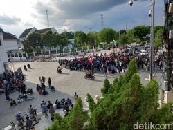 Sempat Memanas, Massa Demo 11 April di Nol Kilometer Jogja Bubarkan Diri