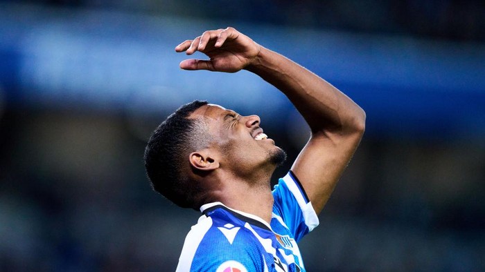 SAN SEBASTIAN, SPAIN - FEBRUARY 13: Alexander Isak of Real Sociedad reacts during the LaLiga Santander match between Real Sociedad and Granada CF at Reale Arena on February 13, 2022 in San Sebastian, Spain. (Photo by Juan Manuel Serrano Arce/Getty Images)