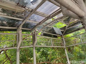 2 Pekan Berlalu, Perbaikan Atap Jebol JPO Dukuh Atas Belum Kelar Juga