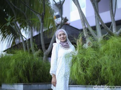 Berlliana Lovell Mendadak Berhijab