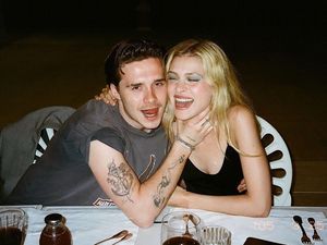 10 Momen Romantis Brooklyn Beckham dan Nicola Peltz Saat Masak dan Makan Bareng 10 Momen Romantis Brooklyn Beckham dan Nicola Peltz Saat Masak dan Makan Bareng