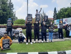 Demo di Bundaran UGM: Kami Belum Percaya Jokowi, Bilang Iya Ternyata Tidak