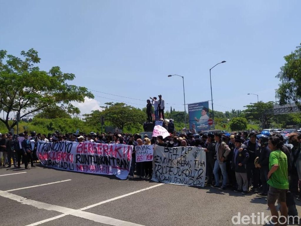 Demo 11 April, Mahasiswa Bangkalan Blokade Akses Suramadu