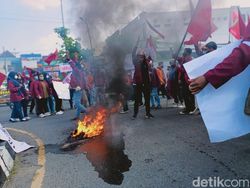 Demo Mahasiswa di Bojonegoro: Tolak Presiden 3 Periode hingga soal Pupuk