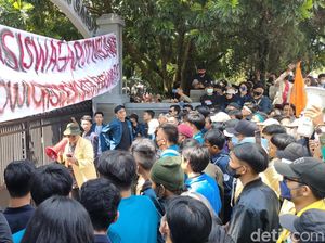 Aksi Demo 11 April, Mahasiswa Garut: Reformasi! Aksi Demo 11 April, Mahasiswa Garut: Reformasi!