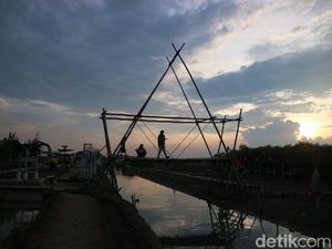 Ngabuburit Syahdu di Hutan Mangrove Pantai Kertomulyo Pati Ngabuburit Syahdu di Hutan Mangrove Pantai Kertomulyo Pati
