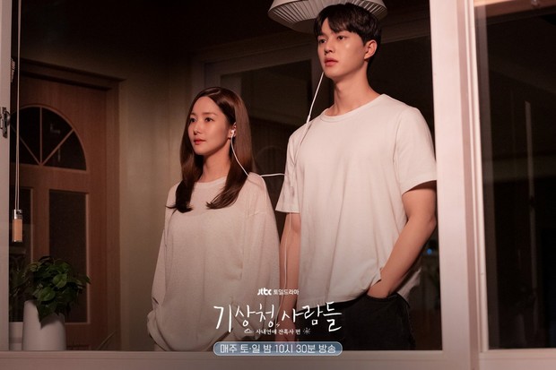 Perempuan yang lebih tua juga jauh lebih mapan secara finansial