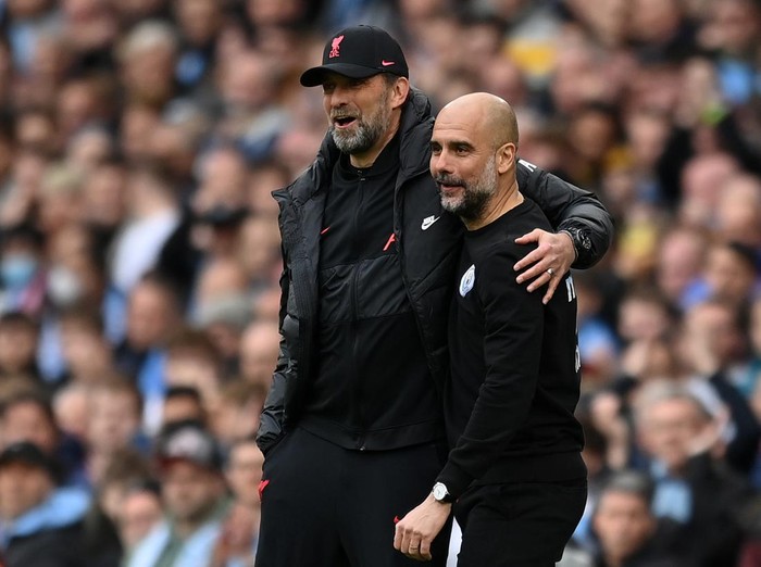 MANCHESTER, ENGLAND - APRIL 10: Pep Guardiola, Manager of Manchester City interacts with Jurgen Klopp, Manager of Liverpool during the Premier League match between Manchester City and Liverpool at Etihad Stadium on April 10, 2022 in Manchester, England. (Photo by Michael Regan/Getty Images)