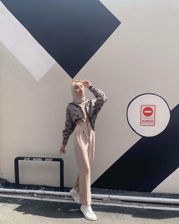 Hijab crop top/ Foto: Instagram.com/sadrinaoctadelya Hijab crop top