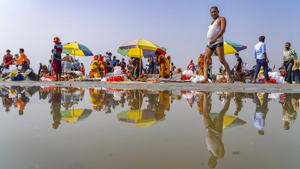 Tumpah Ruah Warga India di Perayaan Kelahiran Dewa Rama
