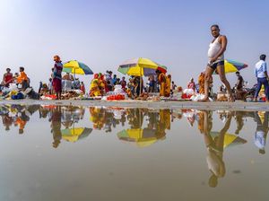 Tumpah Ruah Warga India di Perayaan Kelahiran Dewa Rama