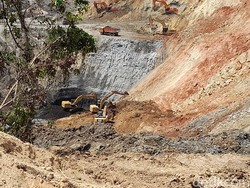 Jalan Provinsi di Bengkulu Digali jadi Lahan Tambang Batu Bara