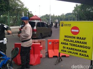 Jelang Demo 11 April, Jalan Medan Merdeka Utara Arah Istana Ditutup Jelang Demo 11 April, Jalan Medan Merdeka Utara Arah Istana Ditutup