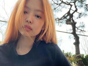Gaya Jennie BLACKPINK dengan Warna Rambut Baru, Bikin Fans Pangling Gaya Jennie BLACKPINK dengan Warna Rambut Baru, Bikin Fans Pangling