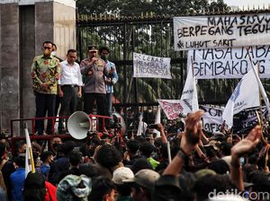 Formappi Sebut Aksi Pimpinan DPR Temui Demonstran Mahasiswa Sebuah Kemajuan Formappi Sebut Aksi Pimpinan DPR Temui Demonstran Mahasiswa Sebuah Kemajuan