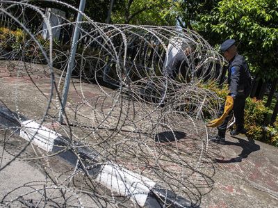 Antisipasi Demo Mahasiswa, Kawat Berduri Hiasi Jalanan Palembang