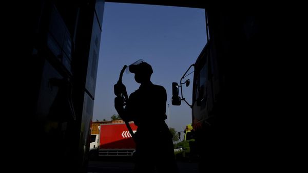 Potret Kebijakan Harga BBM di Tengah Kenaikan Harga Minyak Dunia