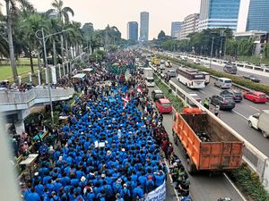 Massa Mahasiswa Demo 11 April Teriak Yel-yel Jokowi Gagal