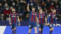 Tapi penalti ketiga Levante yang dieksekusi Melero berhasil mengembalikan skor menjadi sama kuat.