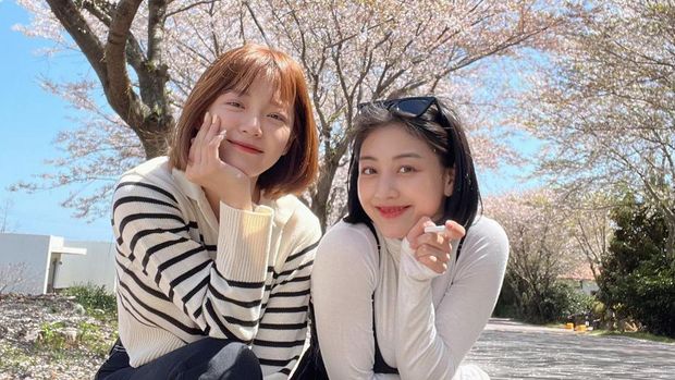 Kim Sejeong & Jihyo TWICE