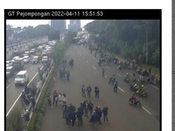 Dibubarkan dari Depan DPR, Massa 11 April Masuk ke Tol Dalam Kota!