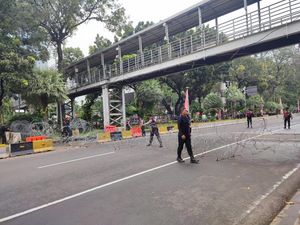 Demo 11 April, Jl Medan Merdeka Barat ke Istana Ditutup Kawat Berduri!