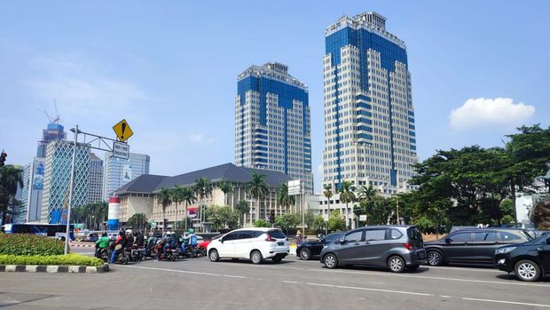 Lalu lintas di Jl Medan Merdeka Barat ke Istana pagi ini masih dibuka jelang demo 11 April 2022