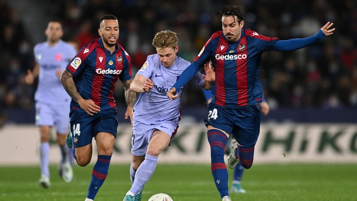 Barcelona memenangi laga sulit di markas Levante. (Foto: Getty Images/David Ramos)