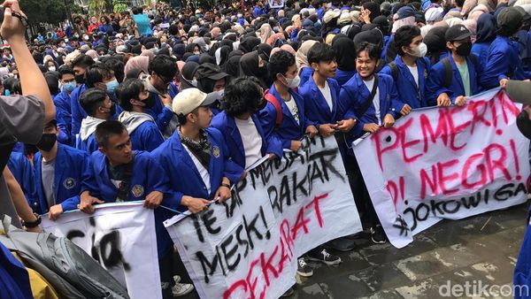 Mahasiswa di Sukabumi Tuntut Harga BBM-Mafia Migor
