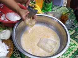 Menikmati Sensasi Kasar-Lembut Memek, Makanan Khas Simeulue yang Mirip Bubur