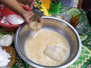 Menikmati Sensasi Kasar-Lembut Memek, Makanan Khas Simeulue yang Mirip Bubur Menikmati Sensasi Kasar-Lembut Memek, Makanan Khas Simeulue yang Mirip Bubur