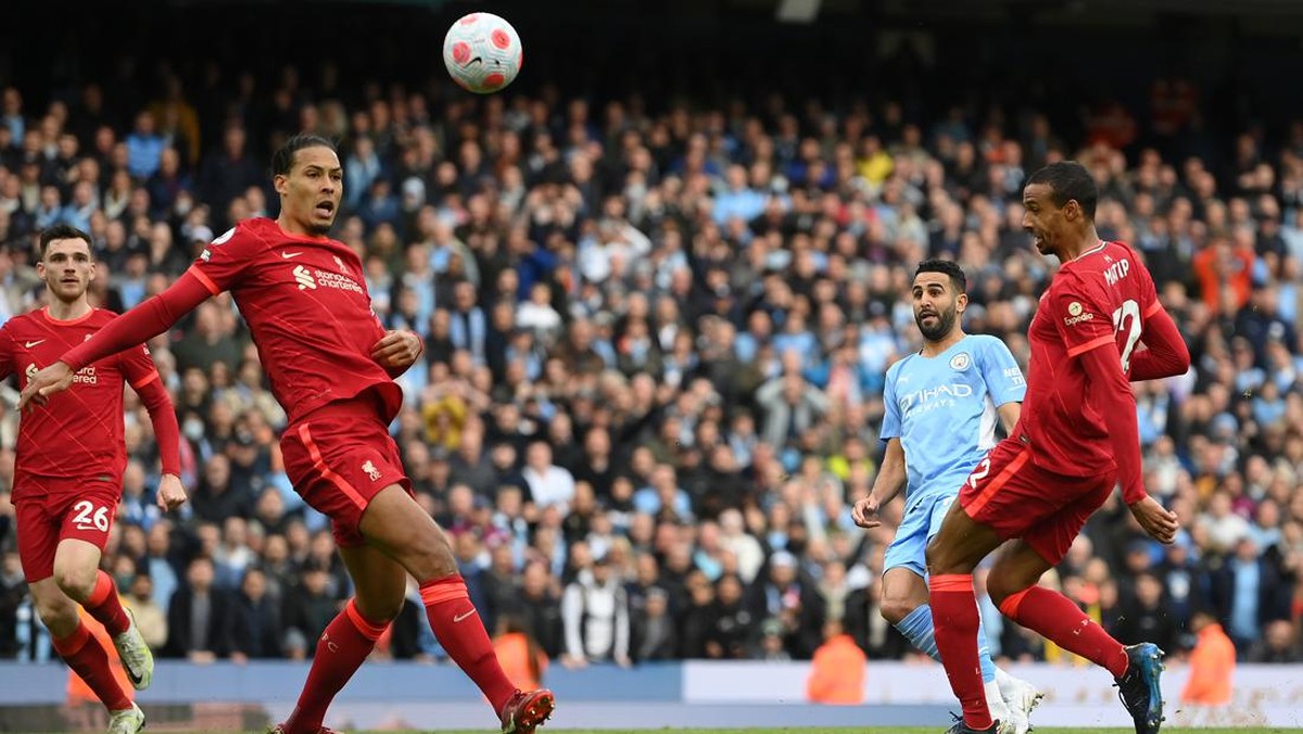 Riyad Mahrez membuang peluang bagus di penghujung laga Man City vs Liverpool. (Foto: Getty Images/Michael Regan)