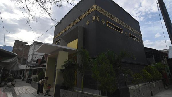 Menengok Masjid Unik Berbentuk Kabah di Palu