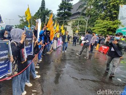 Massa di Soreang: Cukup Cintaku yang Kandas, BBM Jangan!