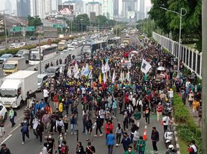 Arus Lalin ke DPR dan Istana Dialihkan Imbas Demo 11 April Arus Lalin ke DPR dan Istana Dialihkan Imbas Demo 11 April