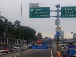 Ada Demo Depan Gedung DPR, Exit Tol Senayan Ditutup Sementara